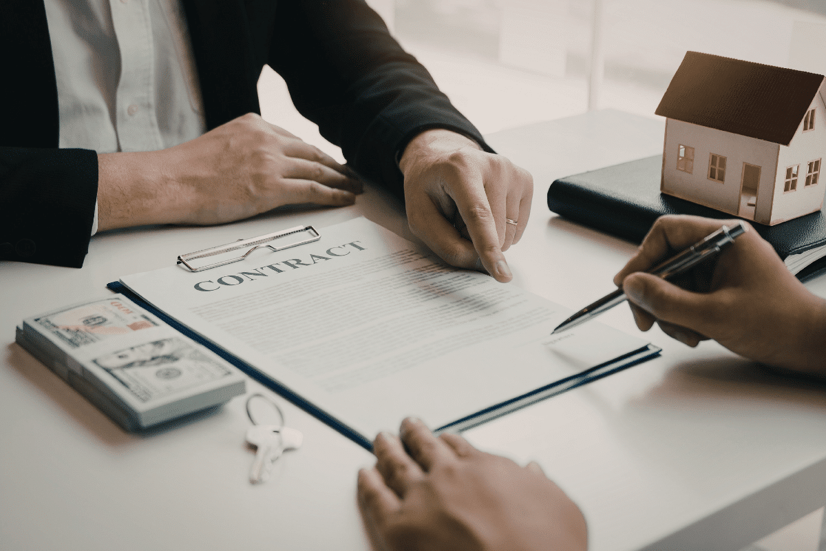 Dinero en efectivo y respaldo legal en operaciones cotidianas en Panamá